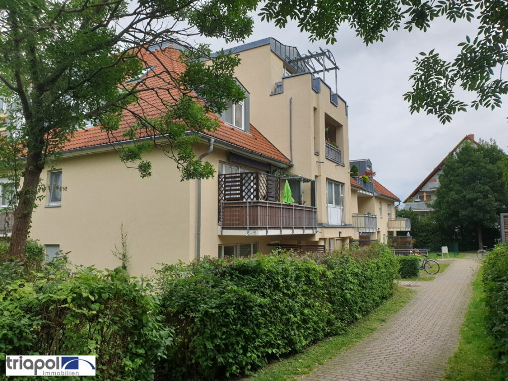 Großzügige 2-Zimmer-Wohnung mit Terrasse in ruhiger und grüner Stadtrandlage.