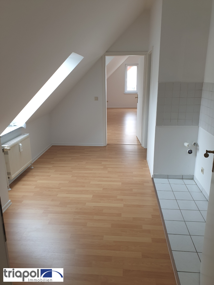 Gemütliche 2-Zi-Dachgeschosswohnung mit Balkon in ruhiger Stadtrandlage von Dresden.