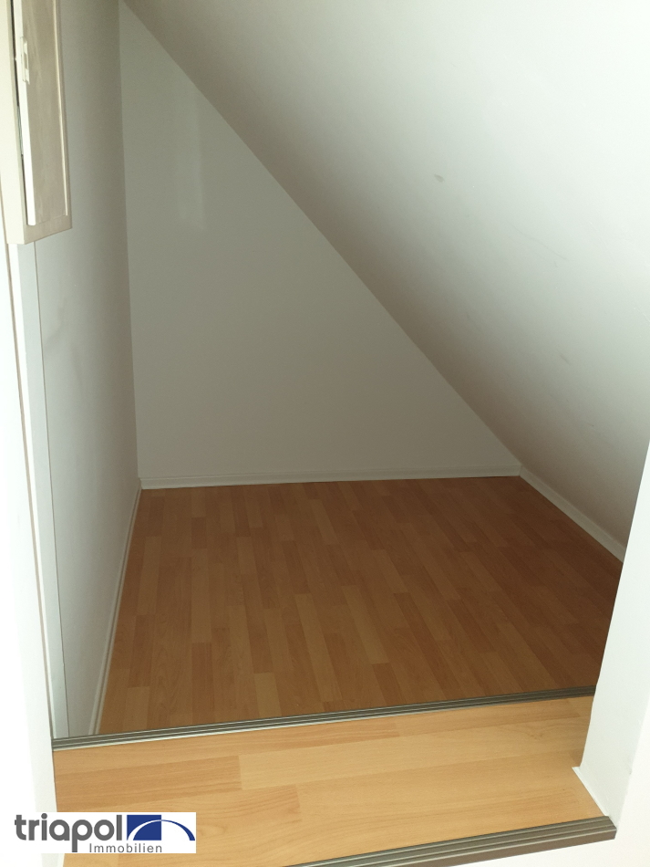 Gemütliche 2-Zi-Dachgeschosswohnung mit Balkon in ruhiger Stadtrandlage von Dresden.